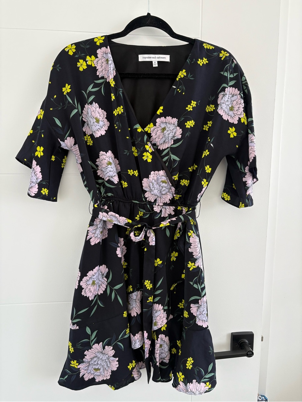 cupcakes & cashmere Navy Floral V-Neck Tie-Waist Mini Dress